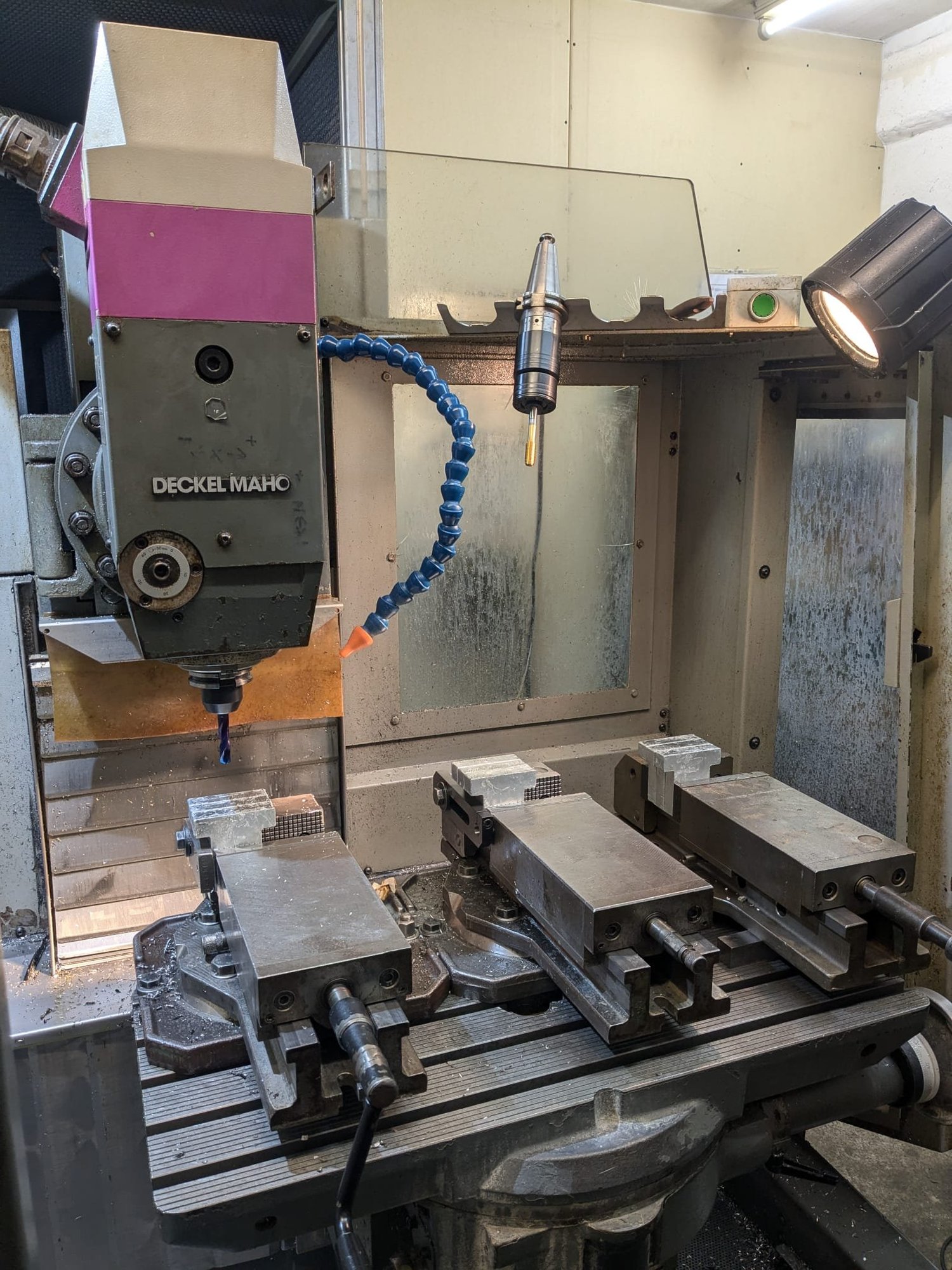 Profile und Grundplatten in Eigenfertigung.